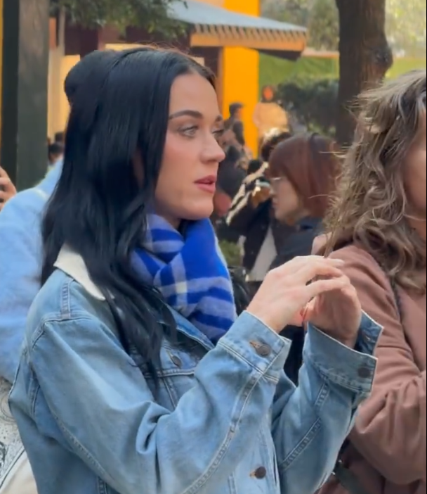 41岁“水果姐”现身灵隐寺