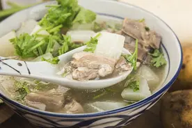 立冬养生｜食羊胎盘有奇效？当心这种细菌致脊柱感染图片