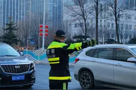 青岛崂山区发布“礼让斑马线 文明你我他”文明行为倡议书图片