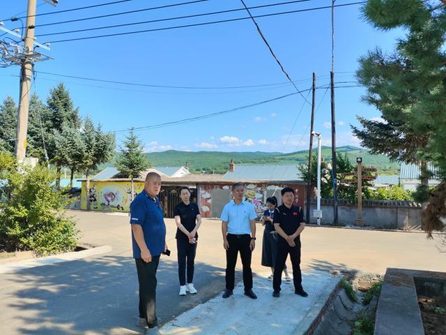 敦化市文化广播电视和旅游局到小山村、杨木村部署下一步党建包联工作