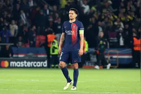 大赛拉胯！马尔基尼奥斯巴黎队长&巴西主力 连续失误失点葬送球队图片