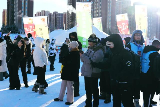 第二十一届冰雪那达慕开幕！呼和浩特文旅体验空间全是人从众！
