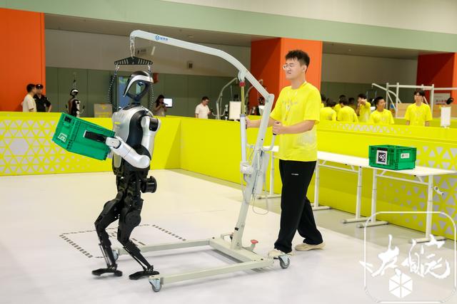 “全尺寸人形机器人”决战合肥 清华等上百所高校参赛