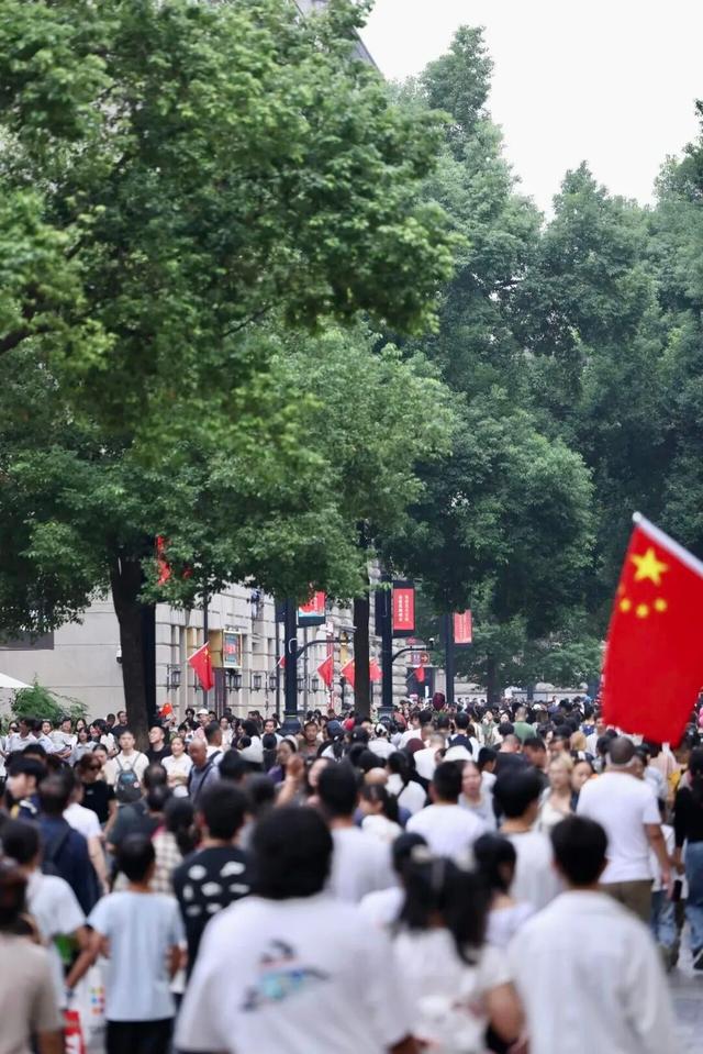 破纪录！武汉国庆名场面，火上央视