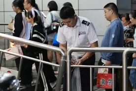 国庆假期，南京、苏州地铁“人从众”彰显文旅热图片