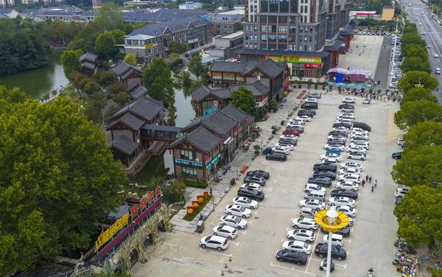 漯河神州鸟园：现代游乐与仿古建筑交织的城市新景