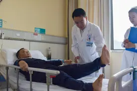 【新时代的贵州人】瓦庆德：坚守医者初心 “医”路砥砺“黔”行图片