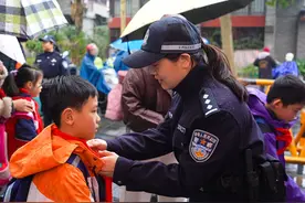 站好“护学岗”，守好“上学路”图片