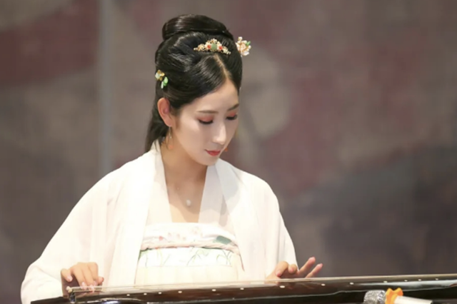 “中秋奇妙夜” ——着一身汉服，与远古巨龙共婵娟​