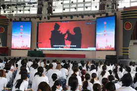 “远离艾滋、结核、衣原体”，TA们走进静安高校科普宣传图片