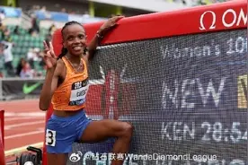 女子万米跑首破29分大关！肯尼亚选手切贝特破世界纪录夺冠图片