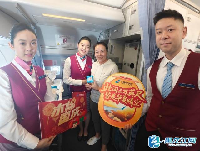 万米高空颂华诞 南航CZ6273主题航班提前庆国庆​