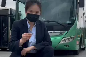 郑州女车长驾驶公交车“穿针”：无他 惟手熟尔图片