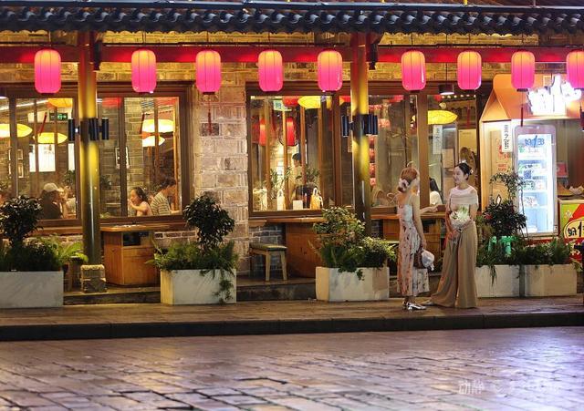 贵阳巷里走｜贵阳省府石板街：历史与现代，在这里温柔相拥