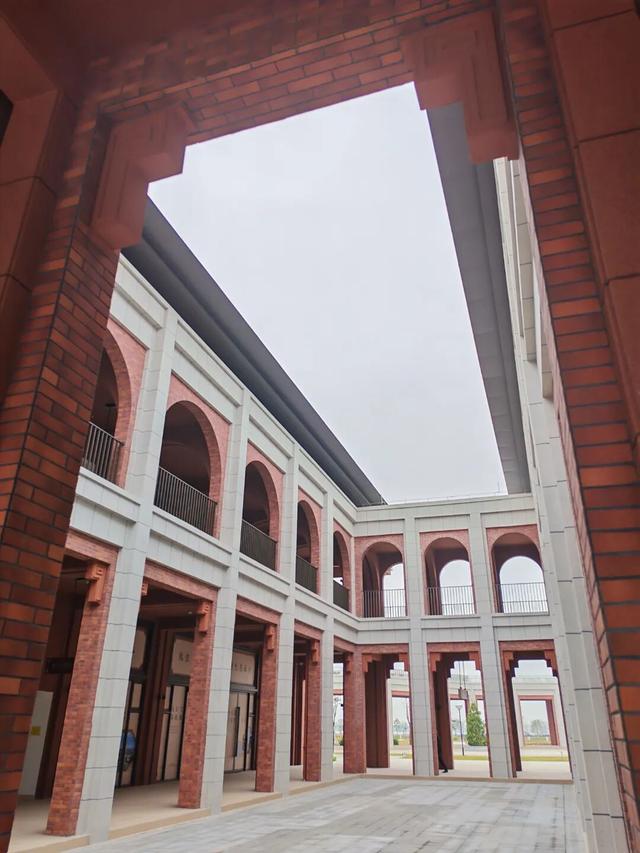 沿着高速游南沙！这个 “霍格沃兹风” 服务区藏着太多惊喜