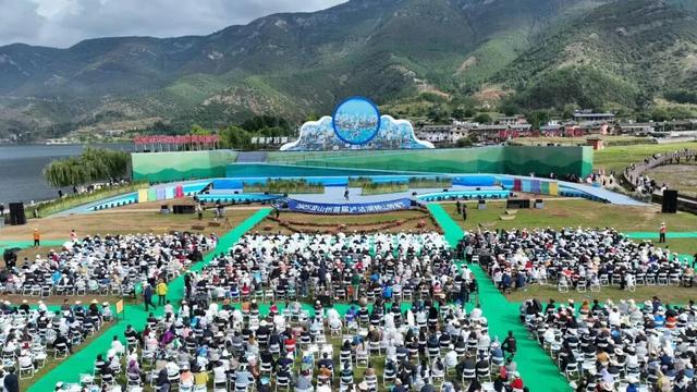 泸沽湖畔谱新章 文旅促“三交”│2025年凉山州首届泸沽湖转山转海节开幕式侧记