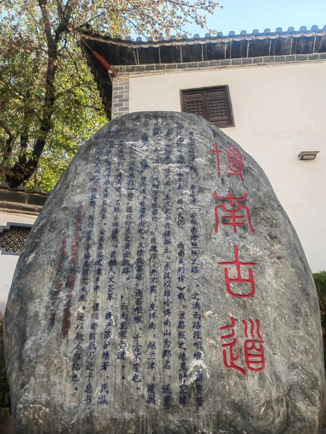 一条道、一个人和许多人
