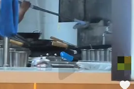 济南一品牌餐饮店被曝锅里洗拖把？市场监管：已停业整顿图片