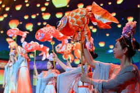 由“中国时间”嬗变为“世界时刻”，春节正在演化为一个全球超级文化节日图片