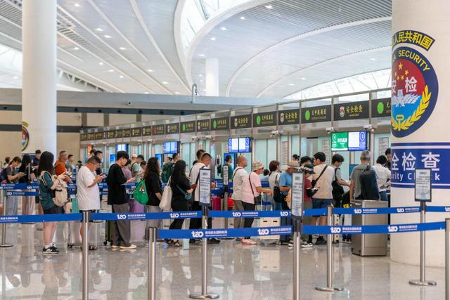 国际地区旅客量提前50天破200万！青岛机场4年迈上新台阶