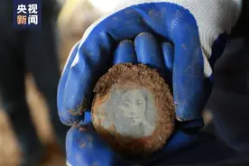 对话“被烈士紧握82年的女子照片”修复者：担心过度美颜导致不像，耗时一周前后做了4个版本图片