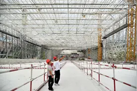 深圳巨型滑雪场初露“真容”图片