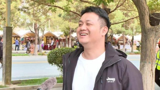 国庆假期鸣沙山月牙泉客流火爆