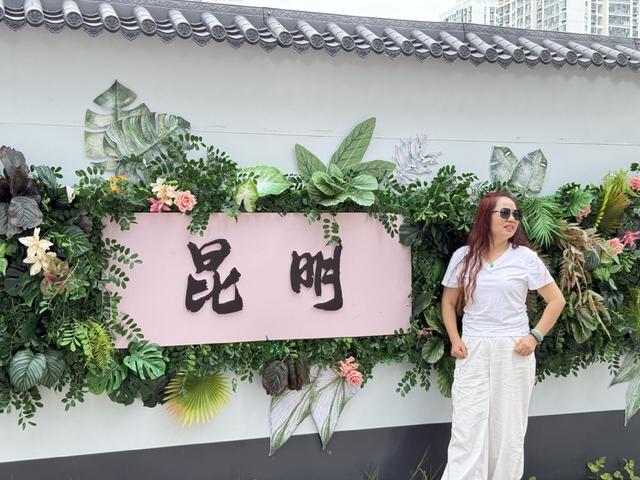 巫家坝 “童话街”走红 成城市新打卡点