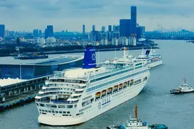 又一艘国际邮轮“鼓浪屿”号华丽重返宝山吴淞口图片