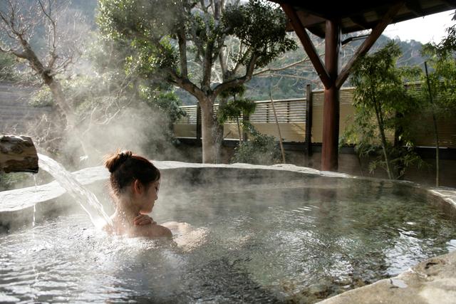 泡对养生、泡错伤身 泡温泉的正确方式你知道吗？