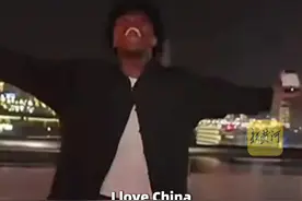 甲亢哥重庆行最后用十几分钟，在游轮上配合无人机全方位展示重庆夜景：中国是一个被低估的地方，太美丽了！图片