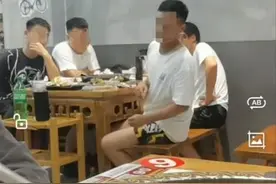 女子就餐被邻桌男盯着看怒泼酸梅汁，不能“泼时一时爽，过后心慌慌”图片