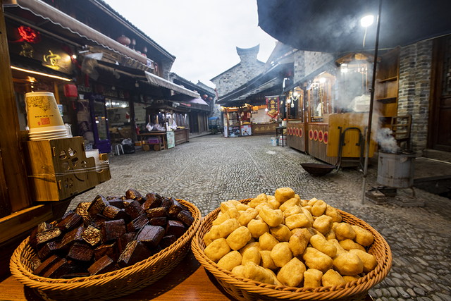 大雪一过，浙江古镇的屋檐下，挂满了江南的冬日滋味
