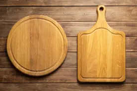 菜板发霉了，该开水烫还是太阳晒？答案是......图片