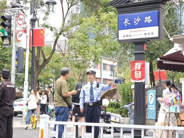 海河风光+金街烟火，他们把安全感拉满了！