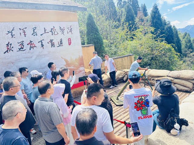 “人从众”“車䡛轟”“火炎焱”！井冈山景区人气旺，活动多，服务好！