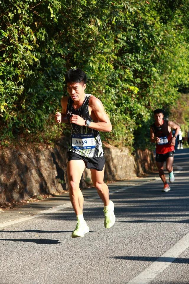 三大世界冠军助阵！直击2025梧桐山登高赛！