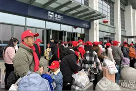 暖心！云南铁路蛇年首趟务工专列开行 550余名务工者免费乘车返岗就业图片