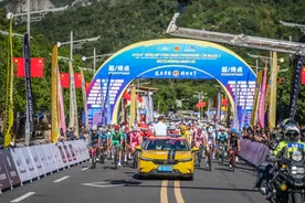 2024“雁荡山杯”中国公路自行车职业联赛 （雁荡山站）开赛图片
