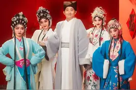 我上春晚啦｜川剧演员周星雨再现“白蛇”经典扮相 《借伞》唤起集体回忆图片