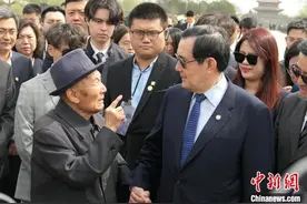 马英九偕台青卢沟桥畔听抗战亲历者述史 盼后辈振兴中华图片