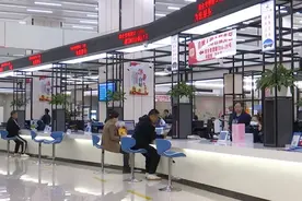 安顺经开区“无感续证”新服务 让群众轻松办事图片