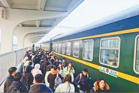 今起邢台火车站实行新列车运行图图片