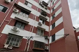 长宁这个小区打造的加装电梯“样板梯”，香气扑鼻、细节感满满图片
