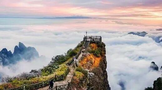 和顶流博主做旅行“搭子”，是种什么体验？