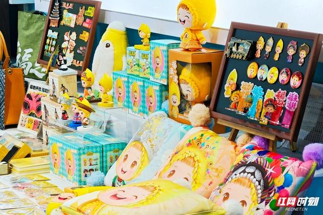 “福地怀化”文创特产受热捧 湖南旅博会怀化主题展馆人气高