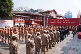 百名新兵奔赴军营 昆明市西山区举行2025年上半年新兵出征仪式图片