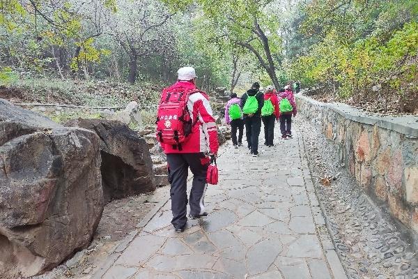 登山大会海淀会场圆满落幕，红十字海蓝救援全程护航