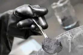 美国放宽对电池使用中国石墨的电动汽车税收抵免限制，韩媒庆幸：离不开中国石墨图片