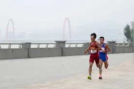中国男子马拉松首夺亚运金牌 马拉松处于“一个最好的时代”图片